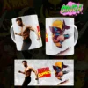 Taza de cerámica con diseño de Wolverine en versión animada y cinematográfica junto al logo de Marvel Comics, mas el diseño completo para poder apreciarlo