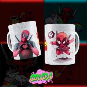 Taza de cerámica con diseño de Deadpool en versión animada y cinematográfica junto al logo de Marvel Comics