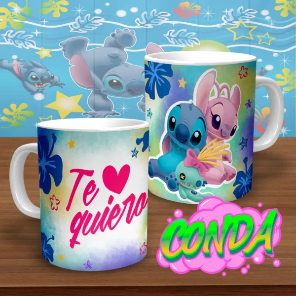 "Taza de cerámica con diseño de Stitch y Angel en colores azul y rosa, con la frase 'Te quiero' en letras cursivas rosadas, destacando el amor entre los personajes."